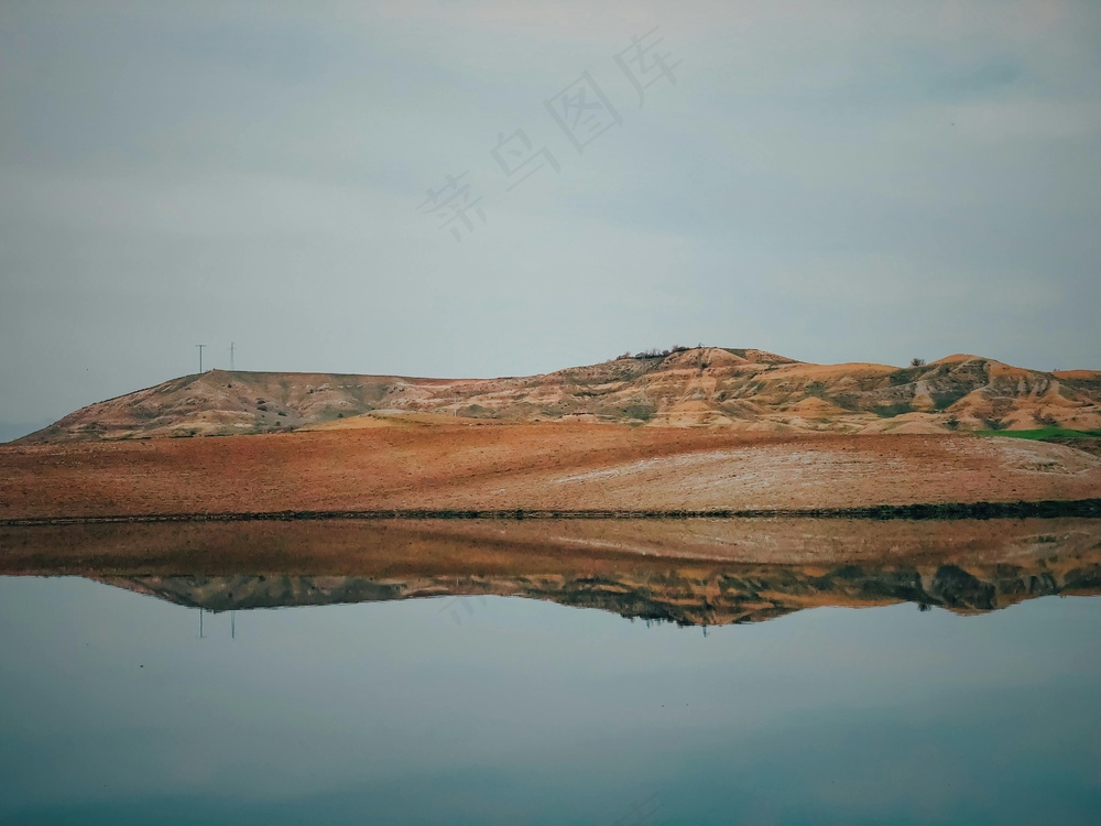 宁湖清影静谧图·自然清新风·蓝绿交织色·壁纸装饰照