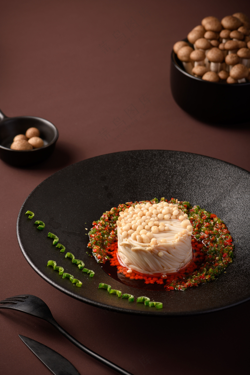 凉拌金针菇暗调柔光咖啡色背景斜拍竖图海报灯箱招牌