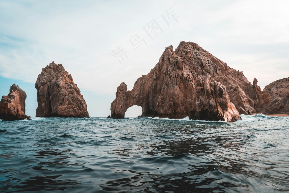 碧海岩门静雅图·自然风韵·蓝棕辉映·收藏观赏