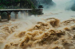 洪水自然灾害防洪预警摄影图