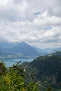 静谧山岚:淡蓝绿意自然风光 静谧山岚:淡蓝绿意自然风光