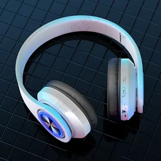 白色科技感头戴式耳机样机