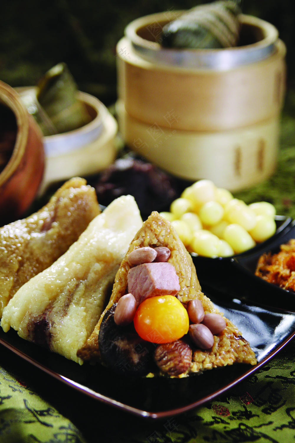 多种肉粽子照片图片包粽子粽子摄影裹粽籺粽子摄影端午节茶餐厅粽子