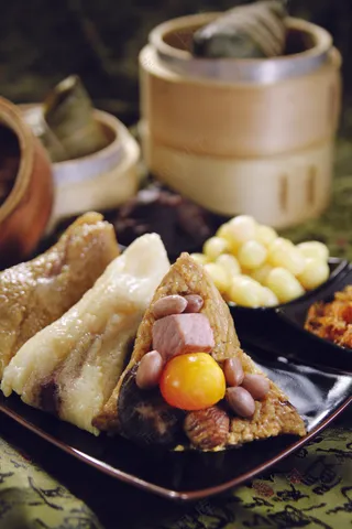 多种肉粽子照片图片包粽子粽子摄影裹粽籺粽子摄影端午节茶餐厅粽子