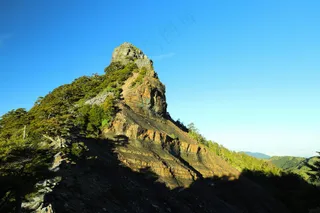 蓝天翠峰映 日出美景醉