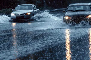 暴雨天气预警摄影图