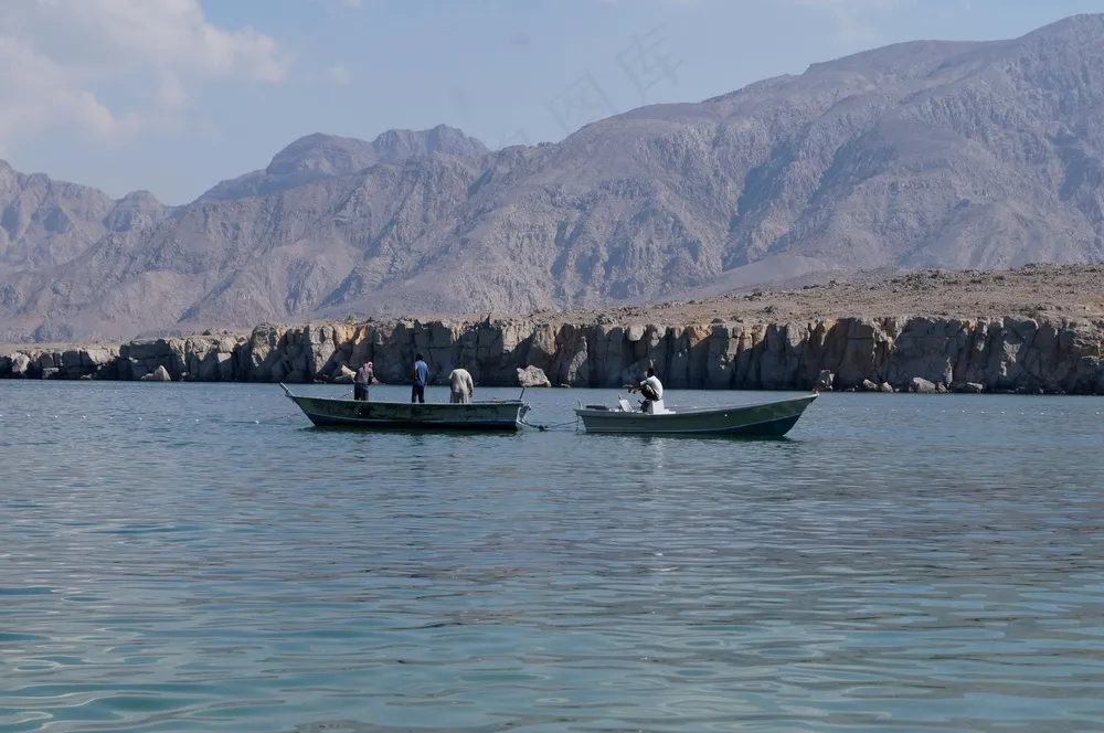 海天一色舟行图·宁静自然风格·蓝绿灰调·休闲赏景