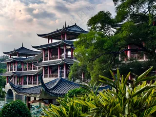 风雨桥古楼楼阁绿植树木公园风景