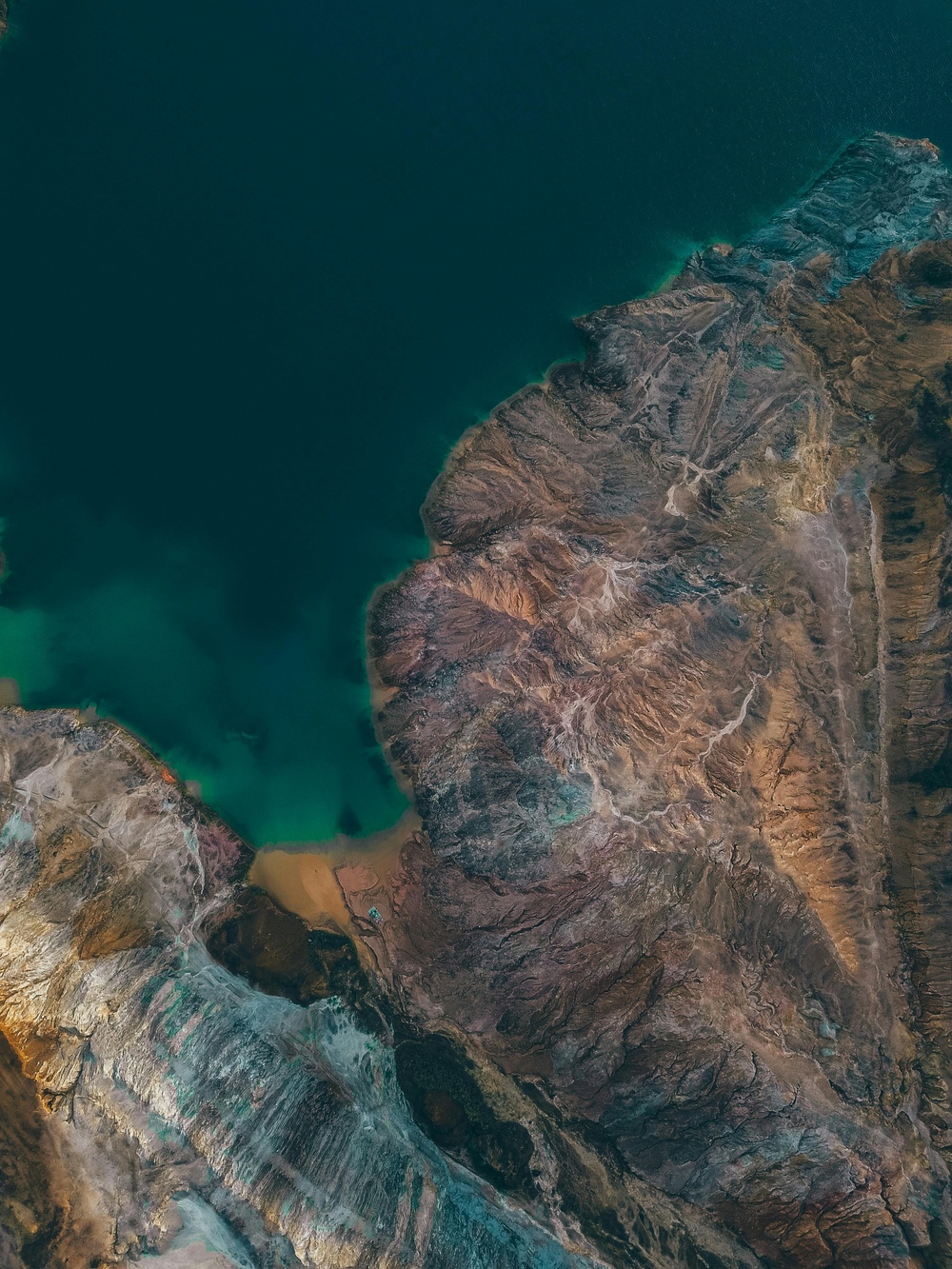 宁静湖泊山脉景·自然清新·蓝棕交织·屏保美图