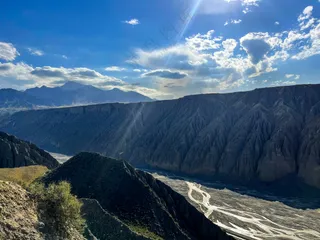 西北风景高原独子山