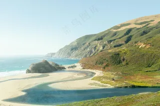 沙滩上的宁静海湾