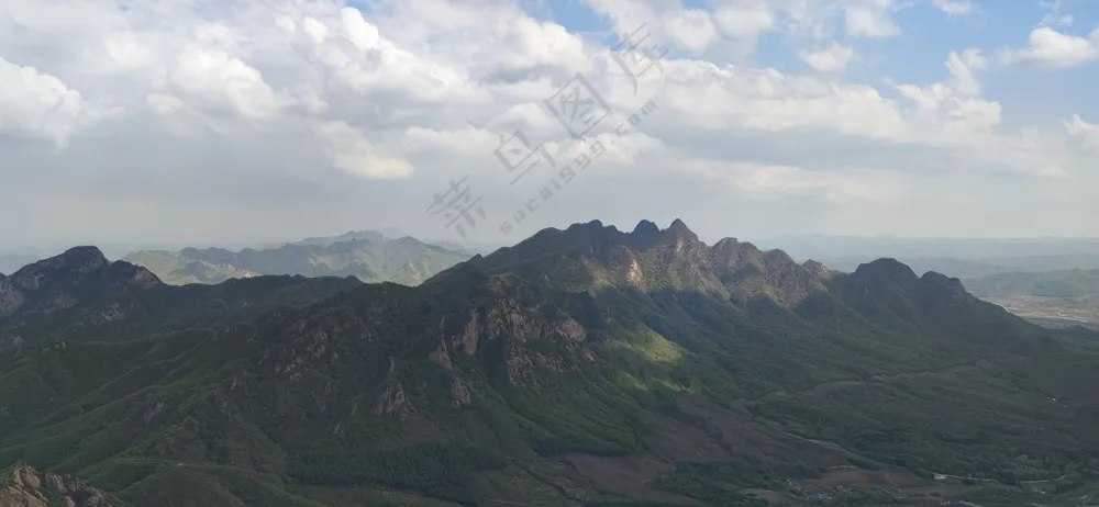 山峦，白云，大气