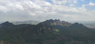 山峦，白云，大气