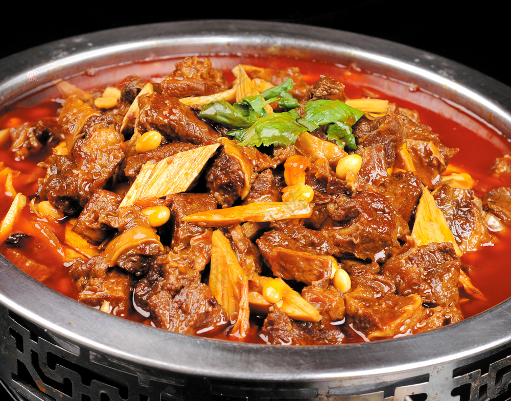 红汤牛肉锅美食图片