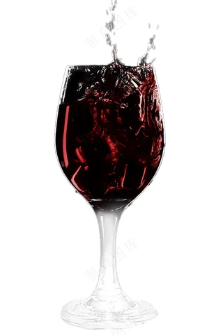 红酒溅起的透明酒杯