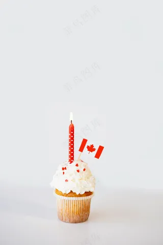 生日蛋糕 蜡烛 爱情 白色背景