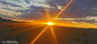 夕阳，戈壁