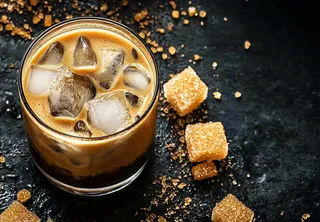 咖啡拿铁下午茶饮品摄影图