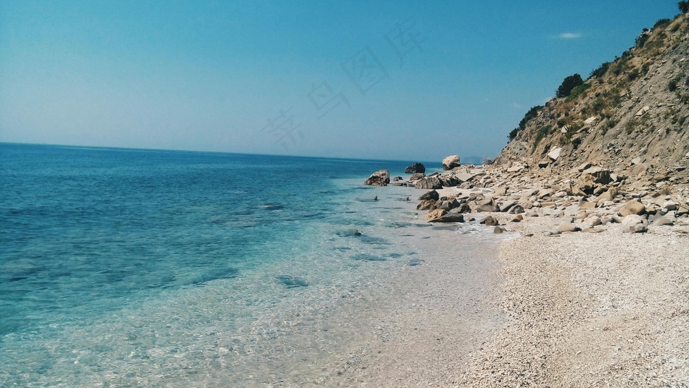 碧水白沙的热带海滩风光
