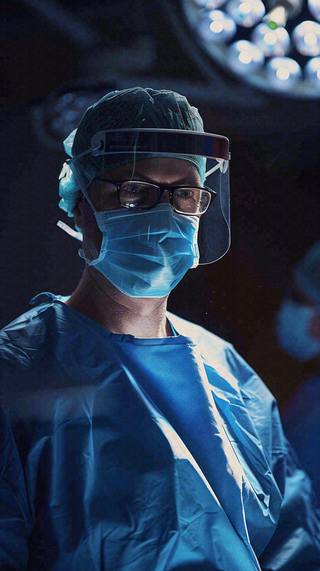 手术室的医生防护服卫生医疗医务人员劳动节摄影图