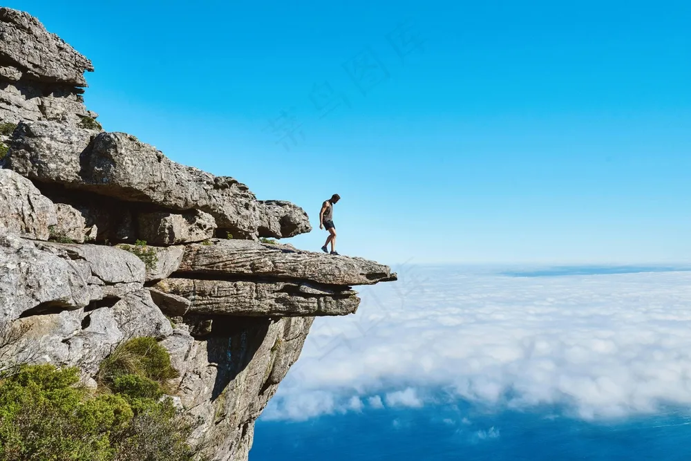 云海之上的孤影