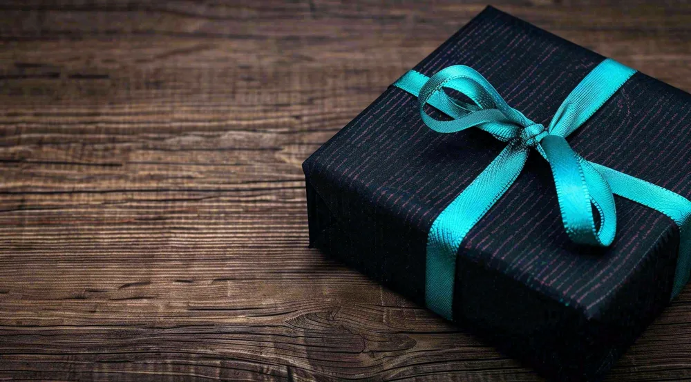 父亲节礼物礼盒男生摄影图