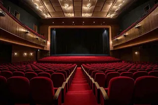 豪华电影院观影场景摄影图