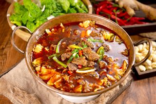 牛肉锅仔美食图片