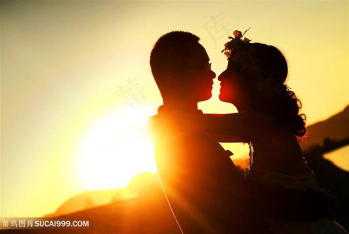 夕阳下浪漫的婚礼