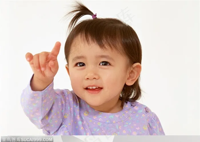 婴儿幼儿-手指着前方的婴儿
