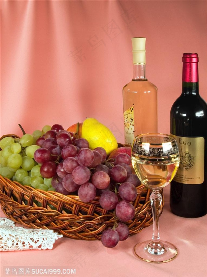 伏特加美酒-篮子中的美酒与葡萄