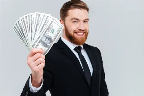 手拿一沓钞票的商务男性高清摄影图片 手拿一沓钞票的商务男性高清摄影图片