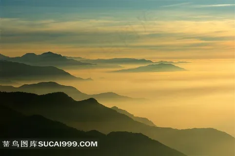 清晨时朦胧层叠的高山摄影 清晨时朦胧层叠的高山摄影