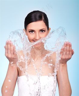 洗脸的漂亮美女素材