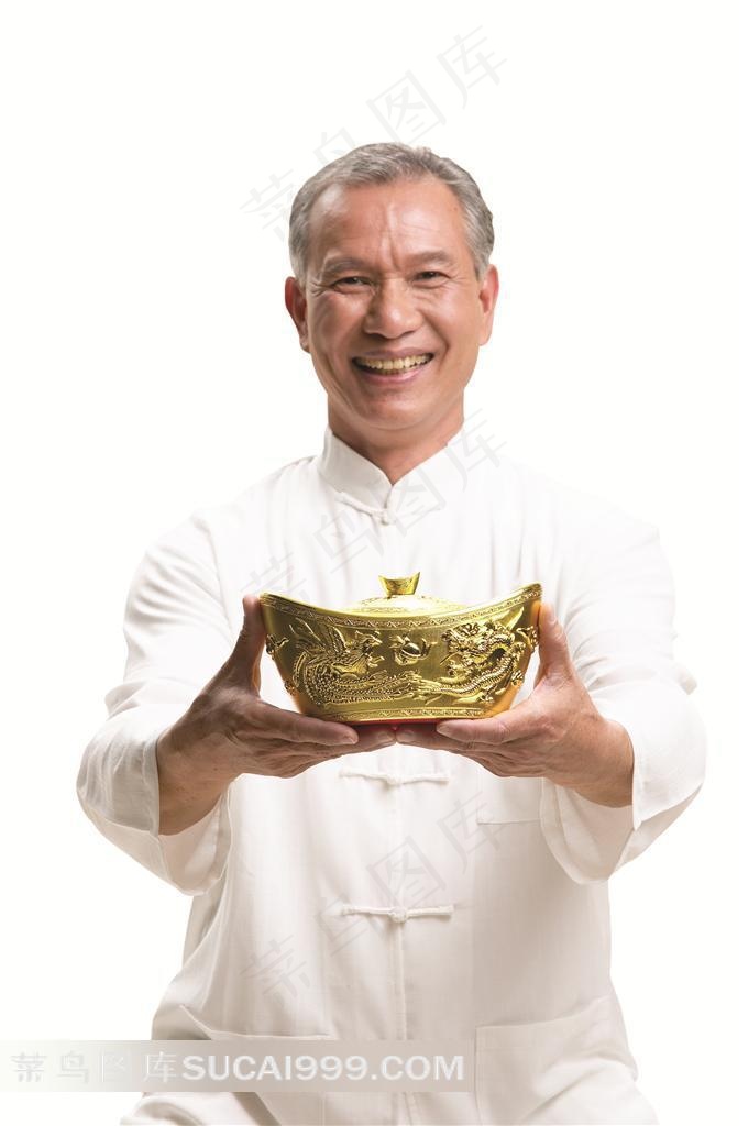 托着金元宝微笑的老人