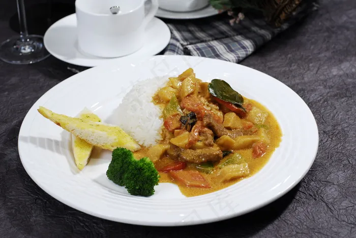  红咖喱牛肉套餐