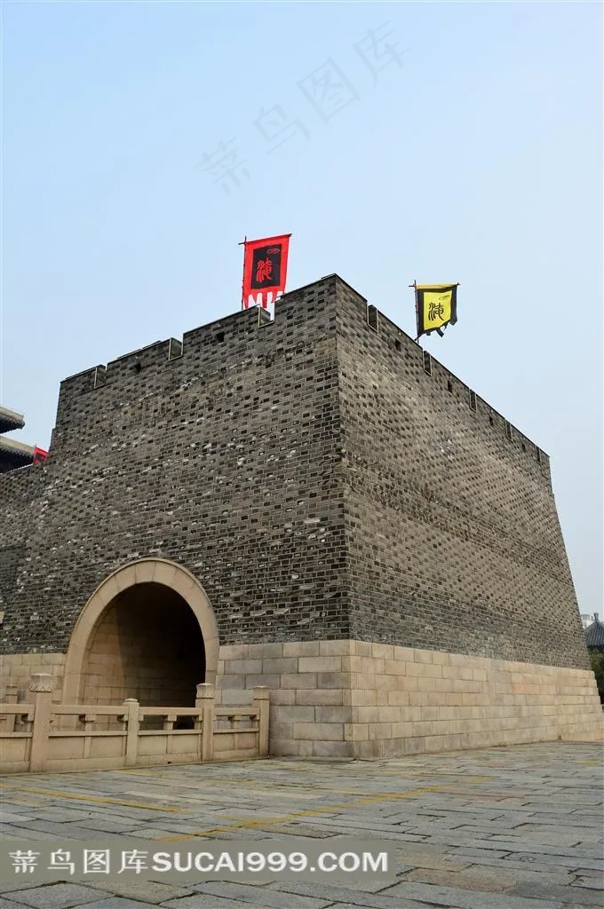 淹城雄伟的城楼