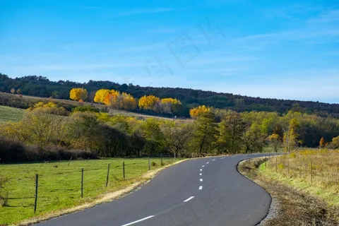秋季公路树木景观图片 秋季公路树木景观图片