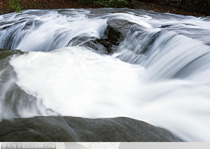 山水瀑布-流淌的溪水