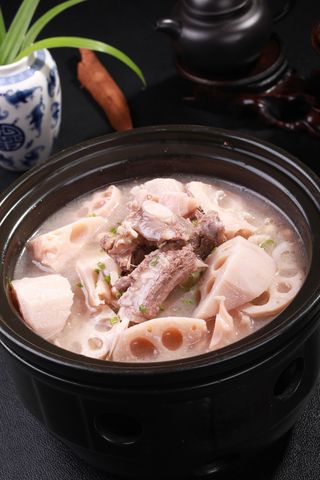 花生莲藕炖排骨 (1)