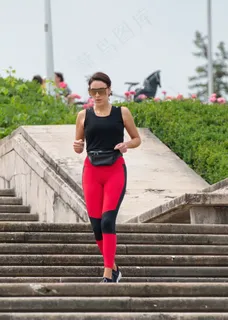 美女休闲跑步运动图片 美女休闲跑步运动图片