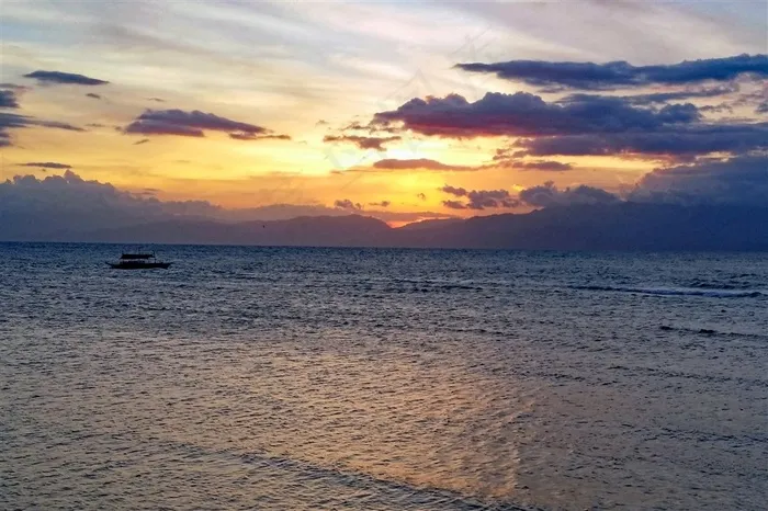 海滩上的暖阳