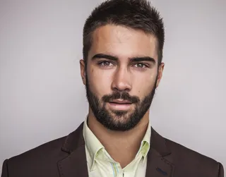 黑色络腮胡子商务男士图片