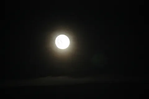 明亮的月亮图片 明亮的月亮图片