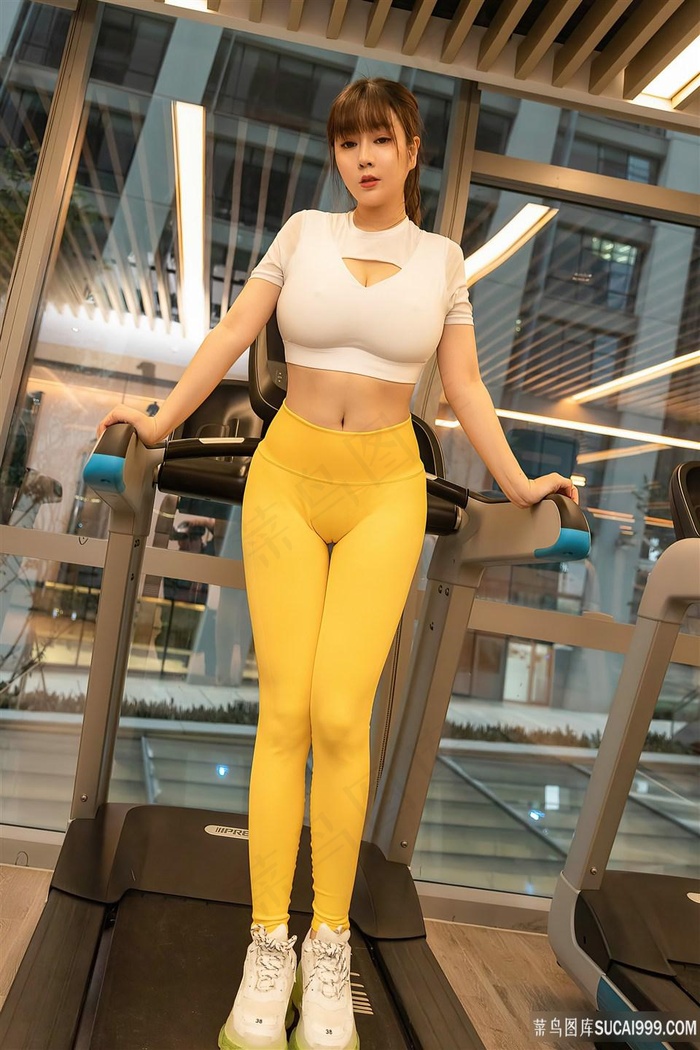 跑步上健身紧身裤美女图片