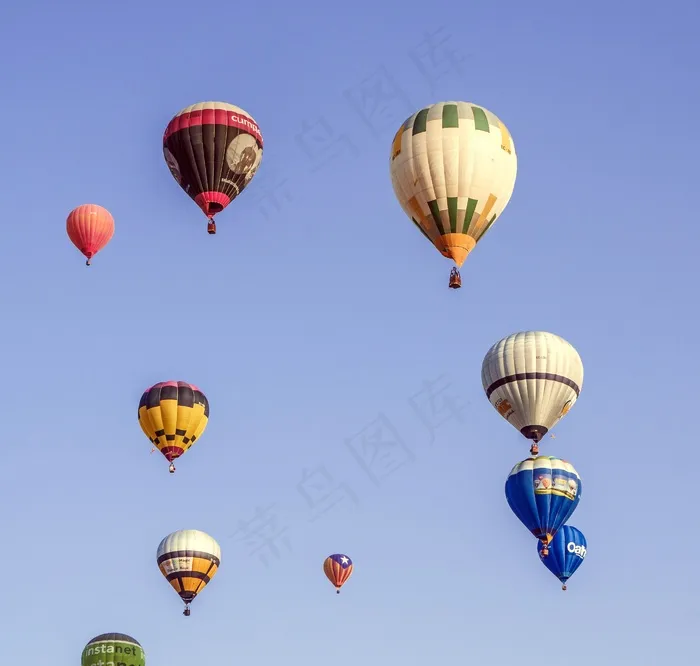 放飞热气球图片