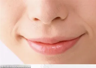 微笑时的嘴唇