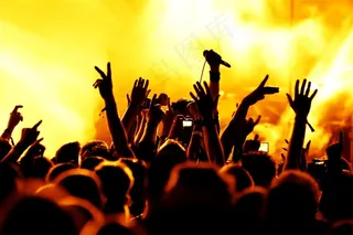 夜店狂欢人群剪影