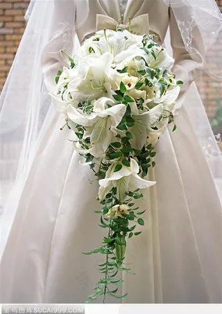 婚礼物语-漂亮的白色百合新娘捧花