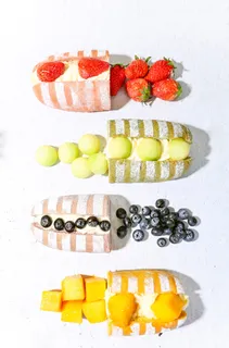 蛋糕店小蛋糕慕斯美食甜品图片